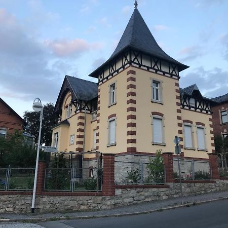 Schone Dachgeschosswohnung In Villa Mit Zentrumsnaher Lage Schleiz Extérieur photo
