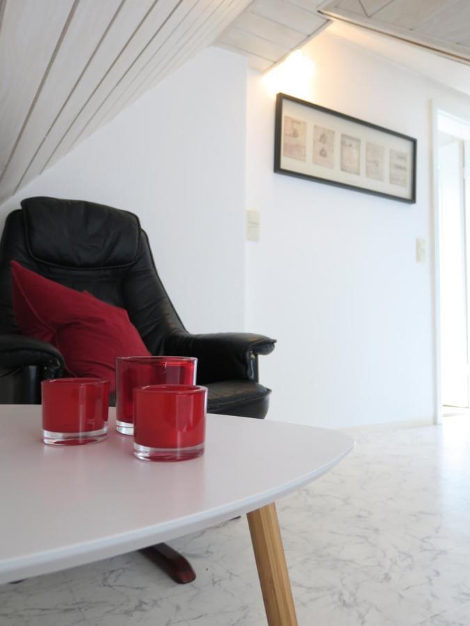 Schone Dachgeschosswohnung In Villa Mit Zentrumsnaher Lage Schleiz Extérieur photo
