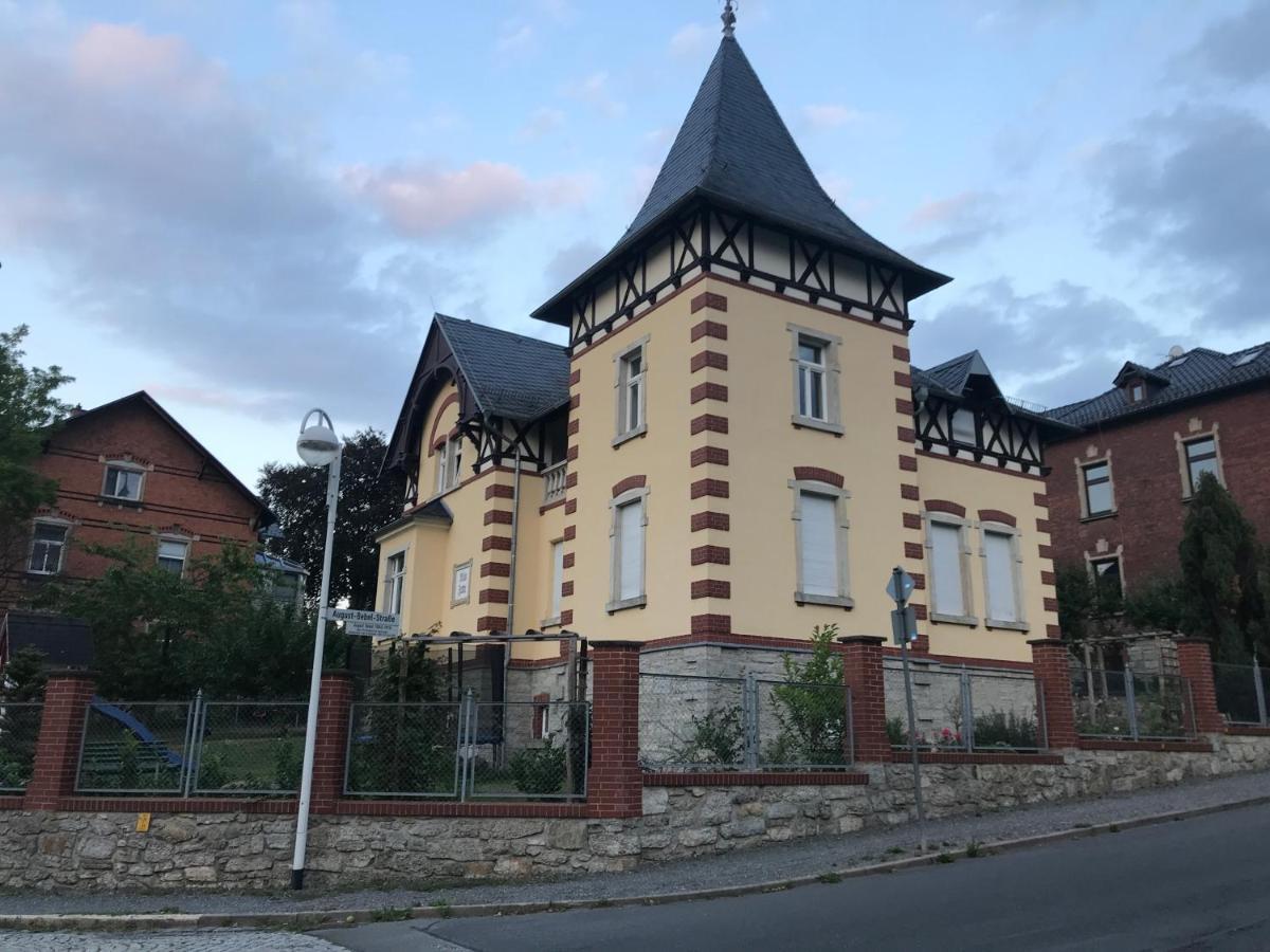 Schone Dachgeschosswohnung In Villa Mit Zentrumsnaher Lage Schleiz Extérieur photo